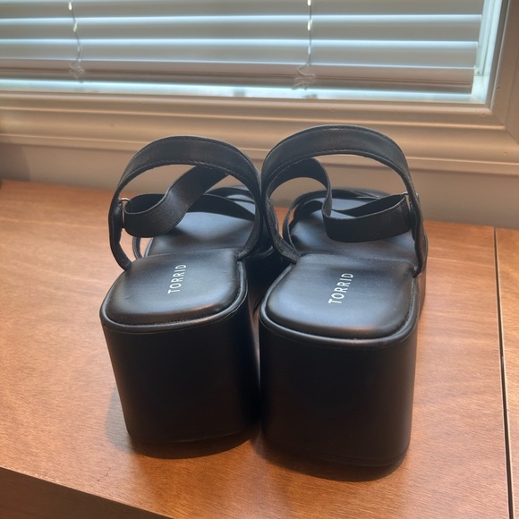 Women’s Platform Sandals - Picture 2 of 3